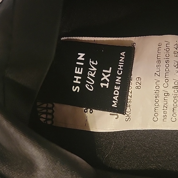 Black halter top - Picture 3 of 3